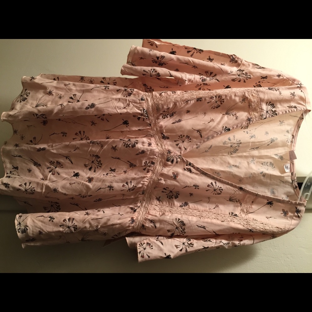 Melrose and Market pink floral blouse